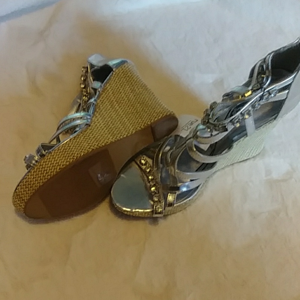 Shoes - Picture 3 of 4